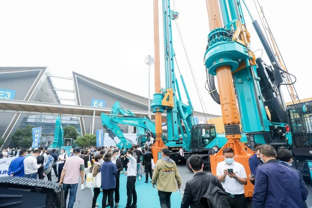 何清华出席长沙国际工程机械工业链生长峰会，走“双循环”蹊径要害在于“要做好自己的事情”