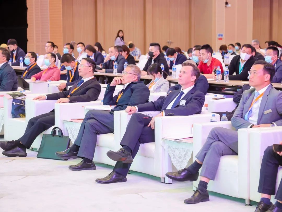 何清华出席长沙国际工程机械工业链生长峰会，走“双循环”蹊径要害在于“要做好自己的事情”