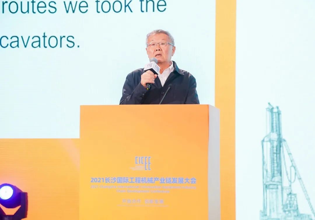 何清华出席长沙国际工程机械工业链生长峰会，走“双循环”蹊径要害在于“要做好自己的事情”