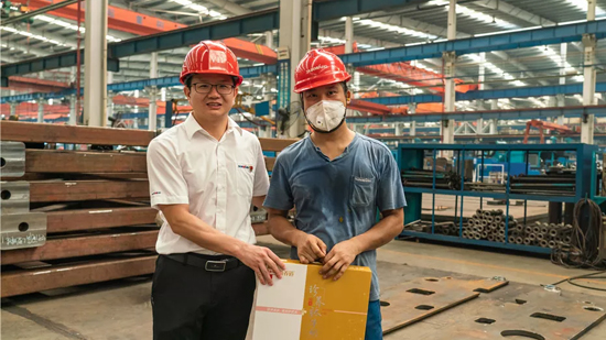 万力集团“送清凉”运动，慰问一线员工