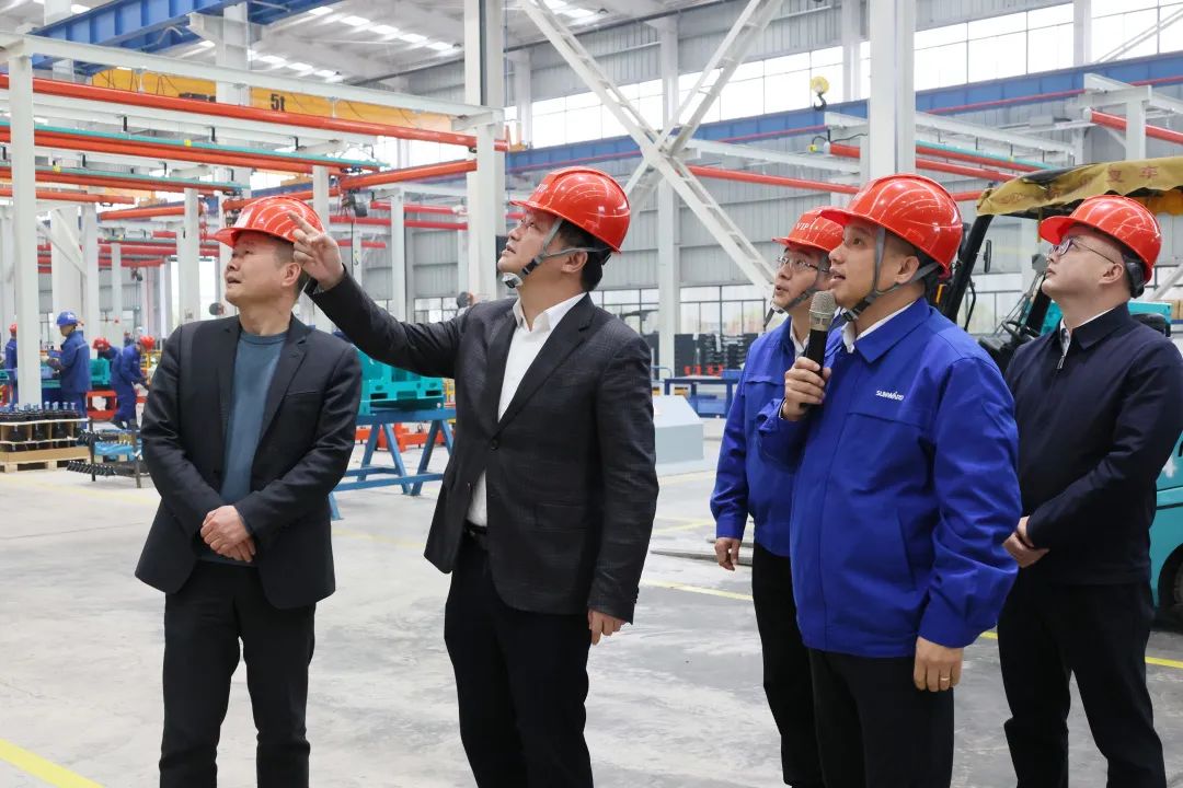 付旭明慰问米乐M6智能市三八红旗头并督导清静生产事情