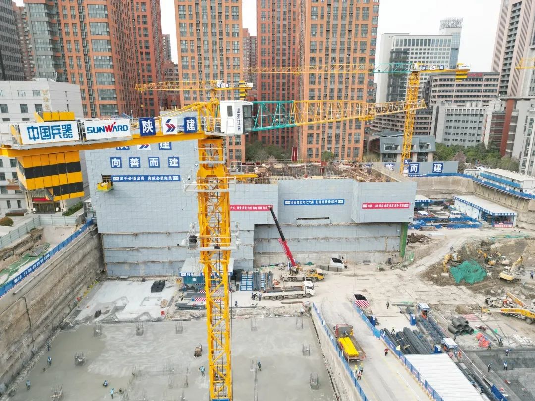 郁勃西北！米乐M6江麓修建起重机械助建西安都会经济圈
