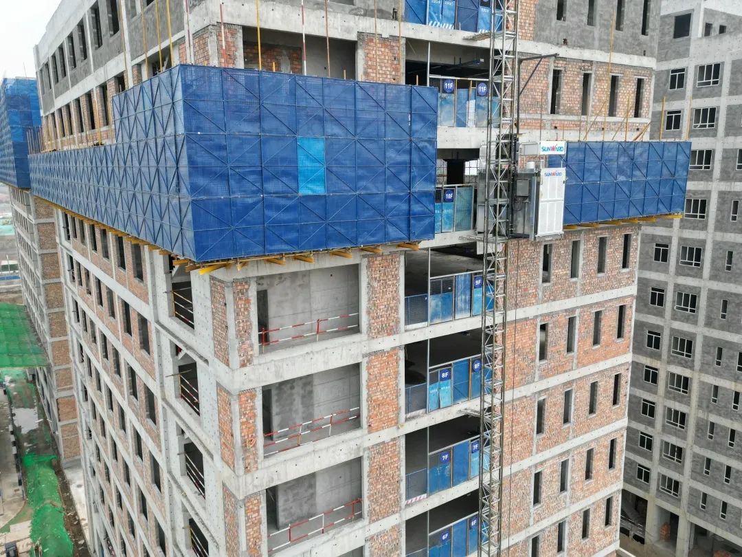 郁勃西北！米乐M6江麓修建起重机械助建西安都会经济圈