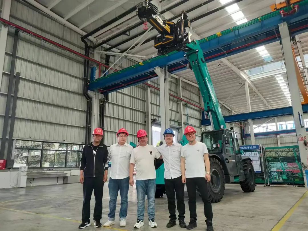 独家定制！米乐M6智能油缸替换机械人顺遂下线